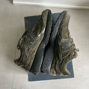 New Balance Men's Black Sneakers